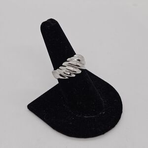 silver tone wavy ring 18 kt GE size 6.75